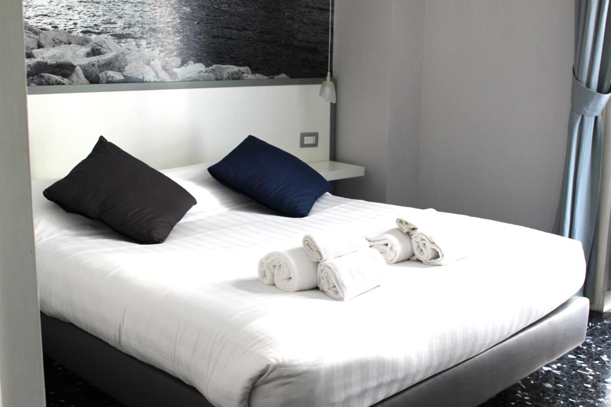 Beverello Rooms Наполи Екстериор снимка