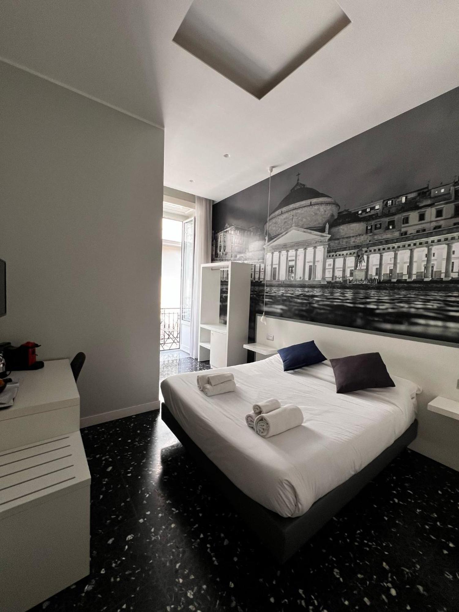 Beverello Rooms Наполи Екстериор снимка