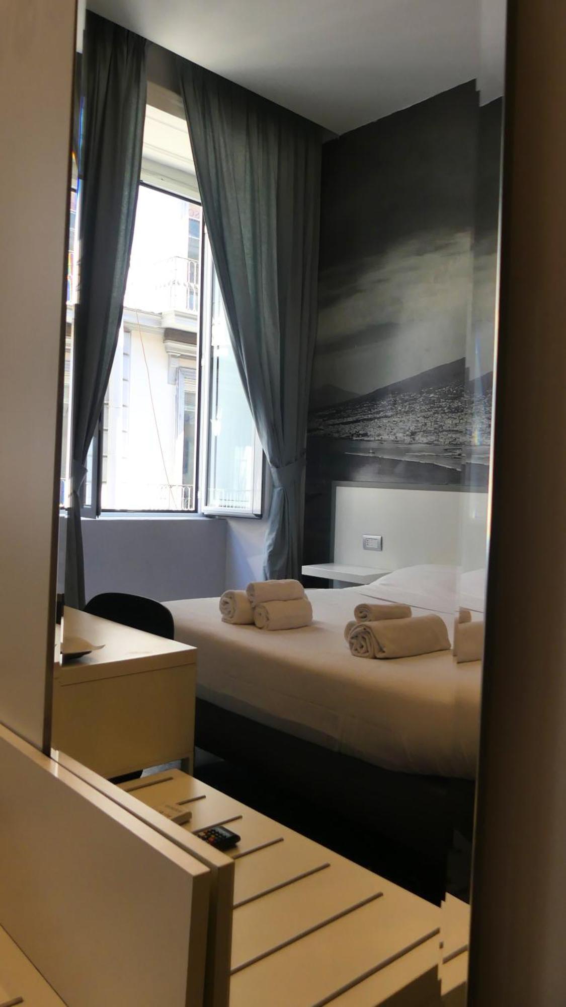 Beverello Rooms Наполи Екстериор снимка