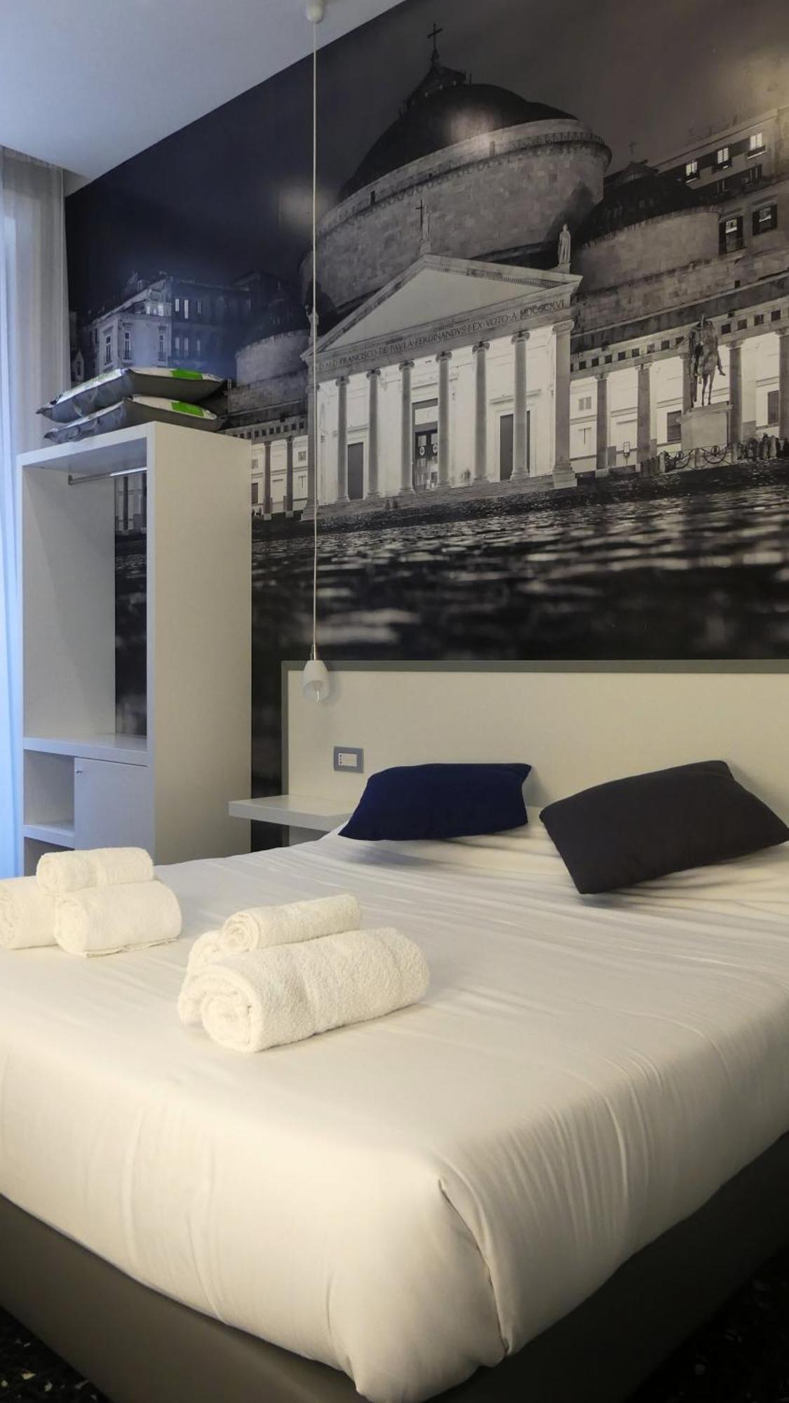 Beverello Rooms Наполи Екстериор снимка